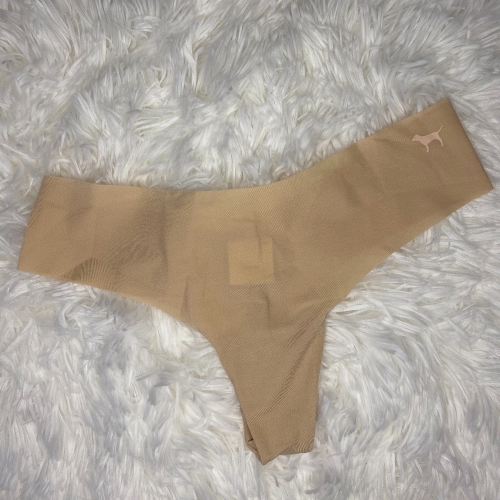 VS NO-SHOW THONG